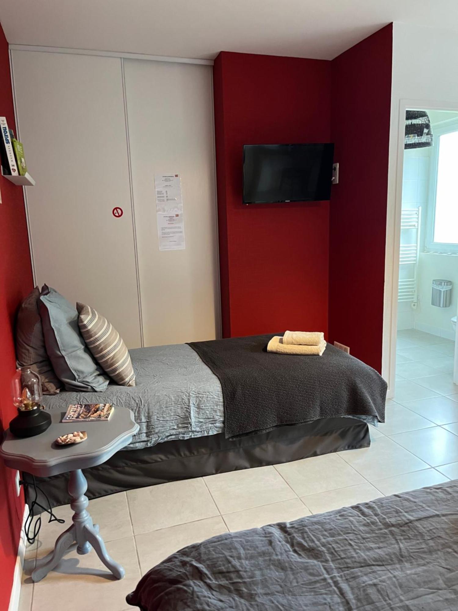 L'Atelier De Mezareun Bed & Breakfast Ushant ภายนอก รูปภาพ