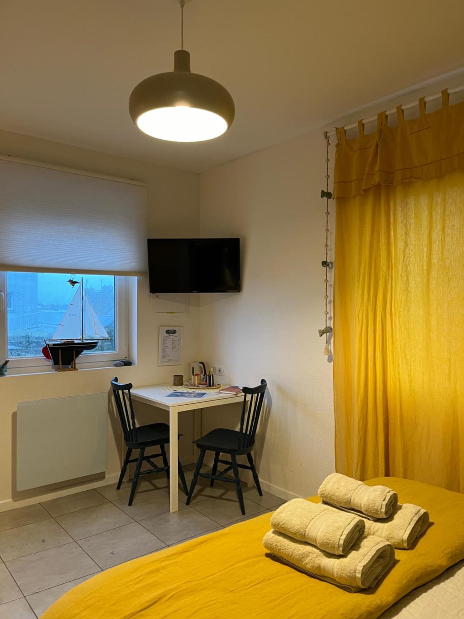 L'Atelier De Mezareun Bed & Breakfast Ushant ภายนอก รูปภาพ