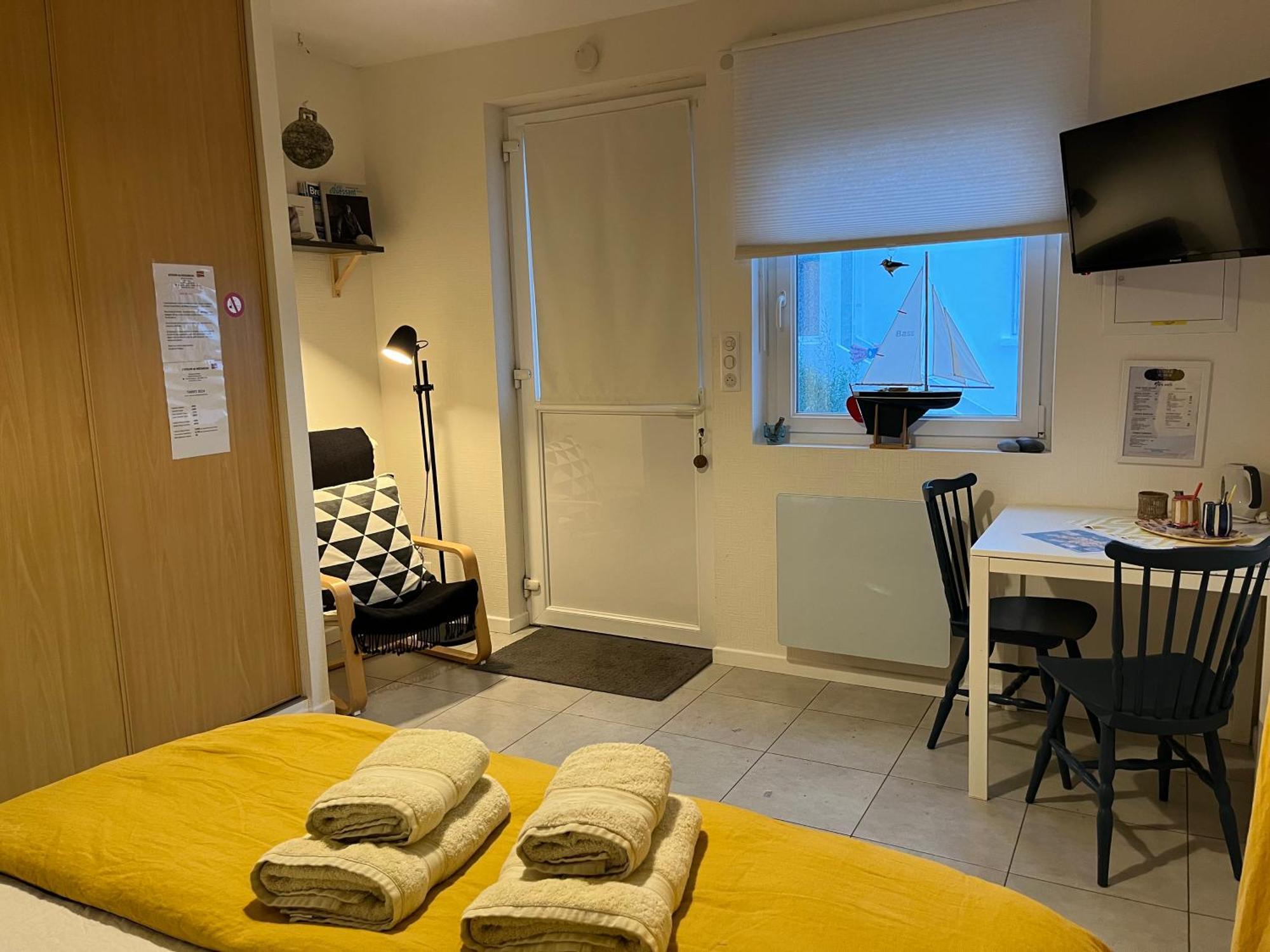 L'Atelier De Mezareun Bed & Breakfast Ushant ภายนอก รูปภาพ